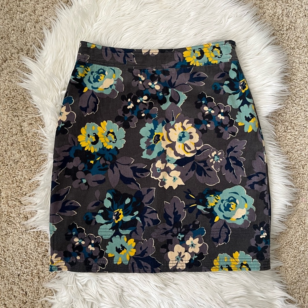 {Boden} Floral Corduroy Pencil Skirt in Grey - Women's 6